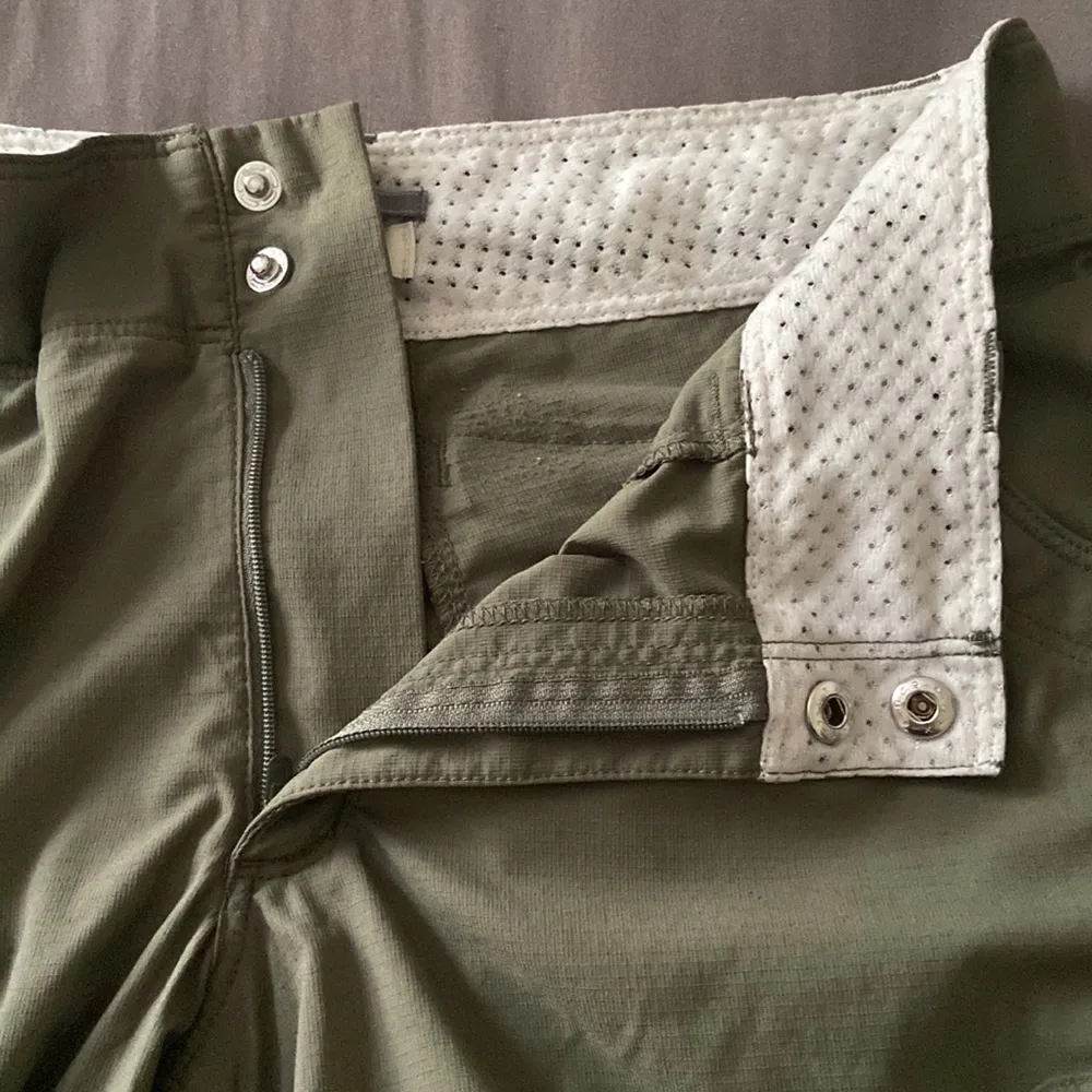 L.L. Bean Green Nylon Cargo Hiking Shorts Size 4 - Image 4