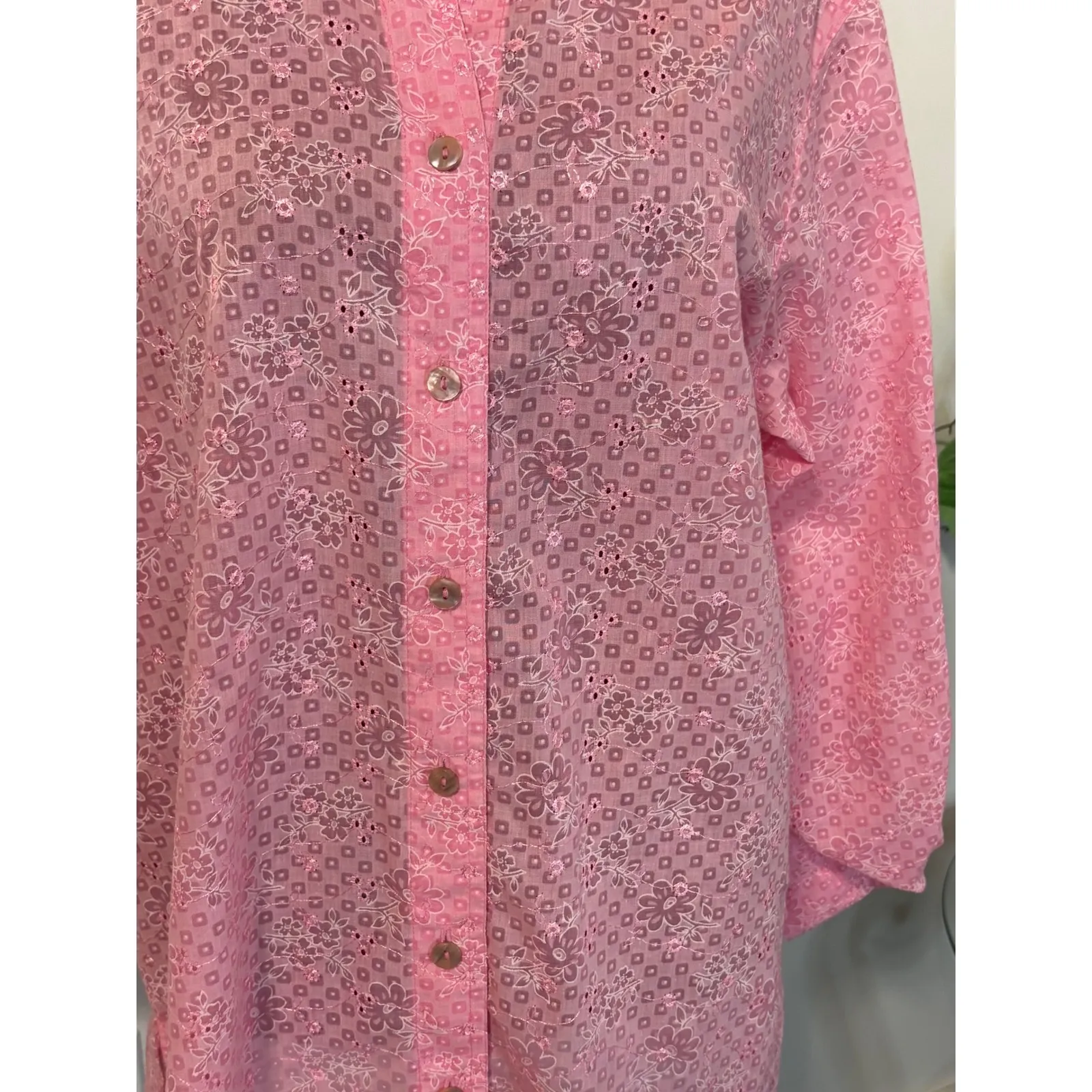 Koret‎ Pink Eyelet Button Down Long Sleeve Shirt Size M Size M - Image 2