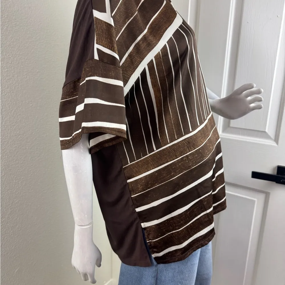 Chicos Size 2 Brown Siped Blouse Short Sleeve Blend Polyester. A50 - Image 3