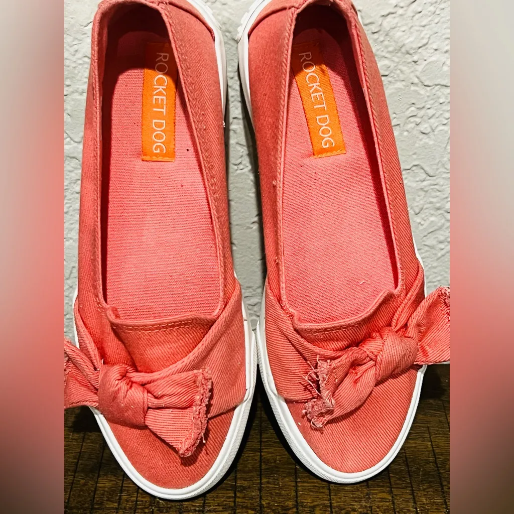 Rocket Dog Clarita ballet flats in a peachy orange canvas material with a bow - Image 7