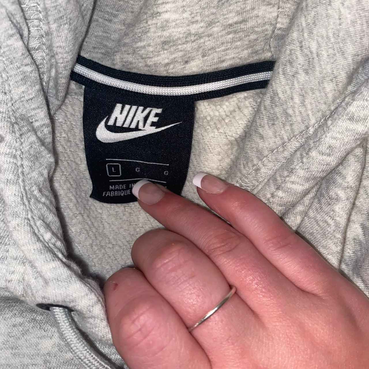 Nike Cropped Hoodie - Image 4