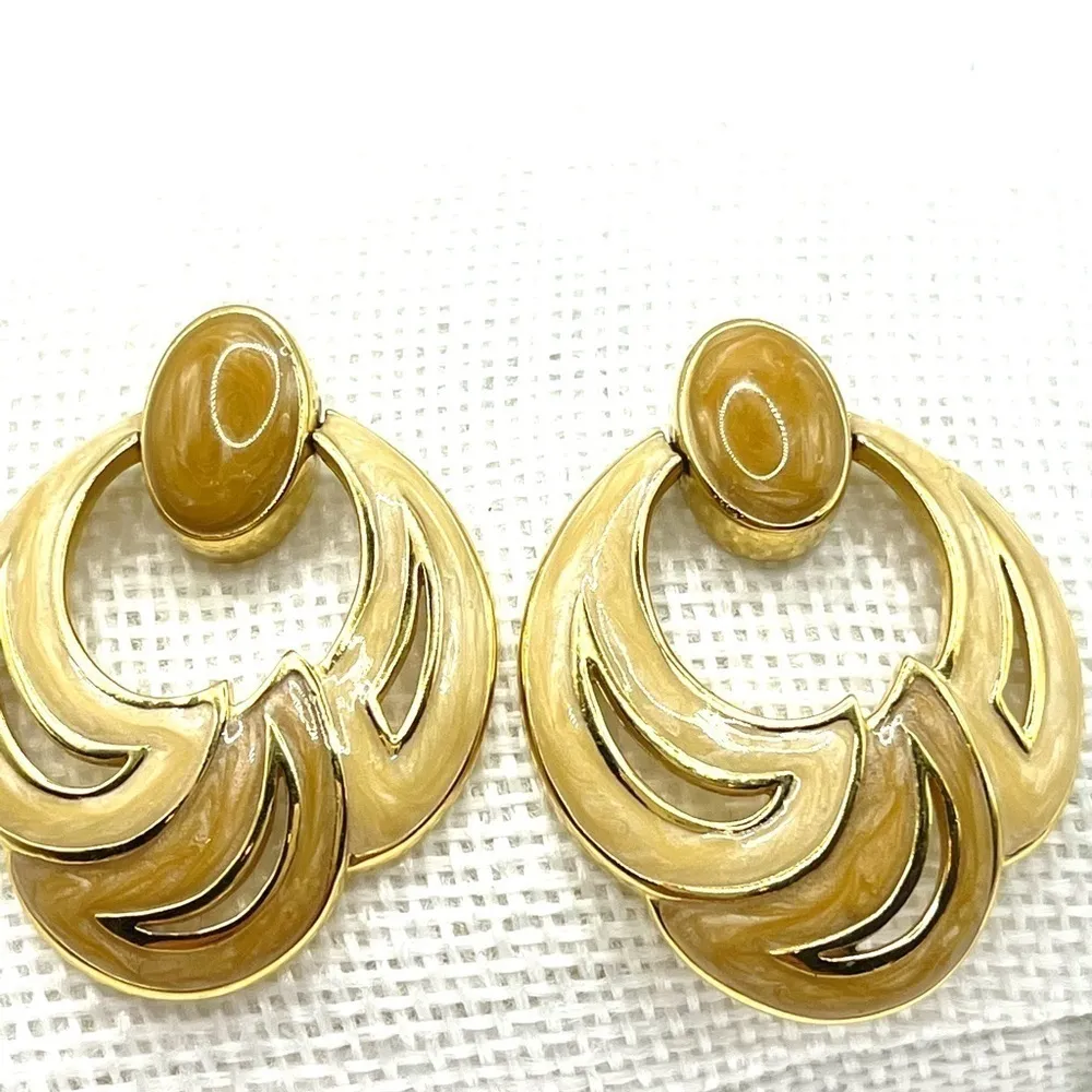 Vintage Napier earrings Pierced Gold Tone & Beige cream enamel earrings! - Image 2