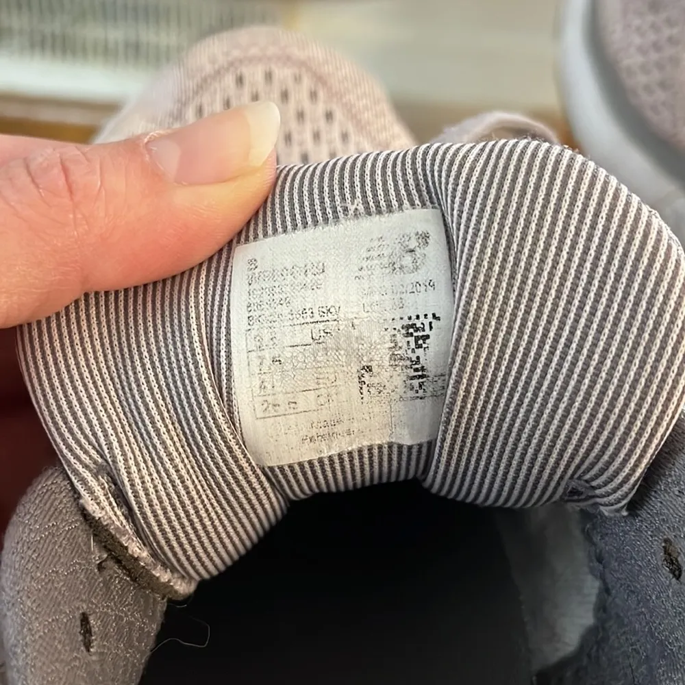 New Balance 860 Women’s Size9.5 Running Shoes - Image 4