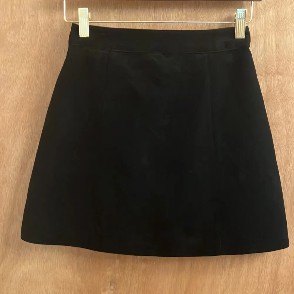 H&M grunge black suede mini skater skirt woman’s size 4 - Image 4