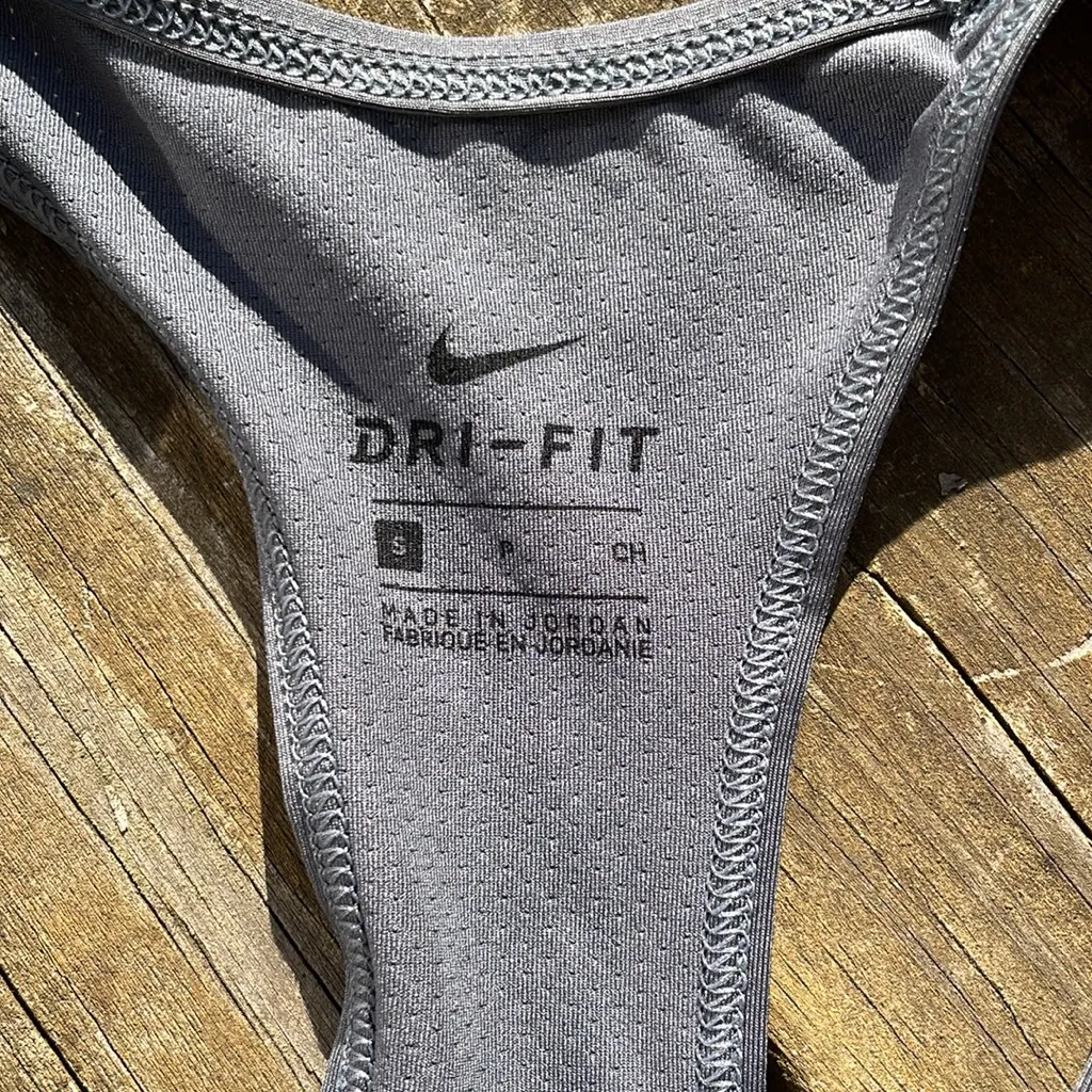 Nike Dri Fit Tank Top Size Small - Image 3