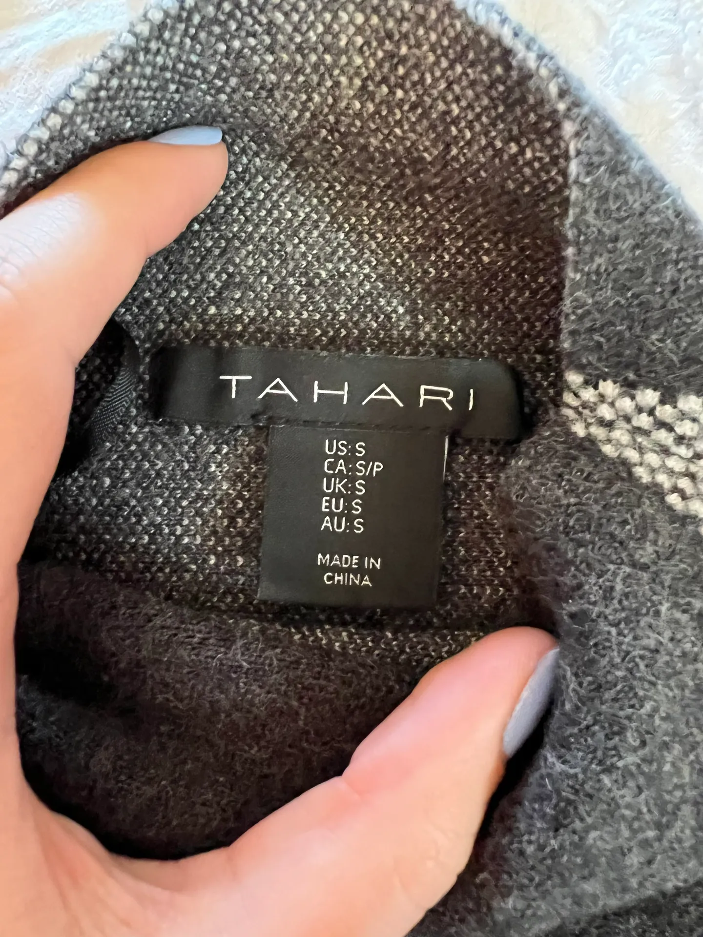 T Tahari Tahari Sweater - Image 3