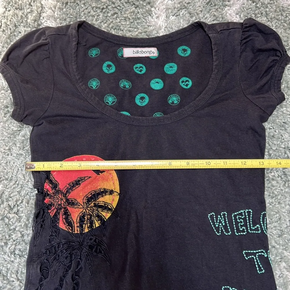 Vintage 2002 Y2K Billabong 🏝️”welcome to paradise” cross-stitch palm cutout tee - Image 2