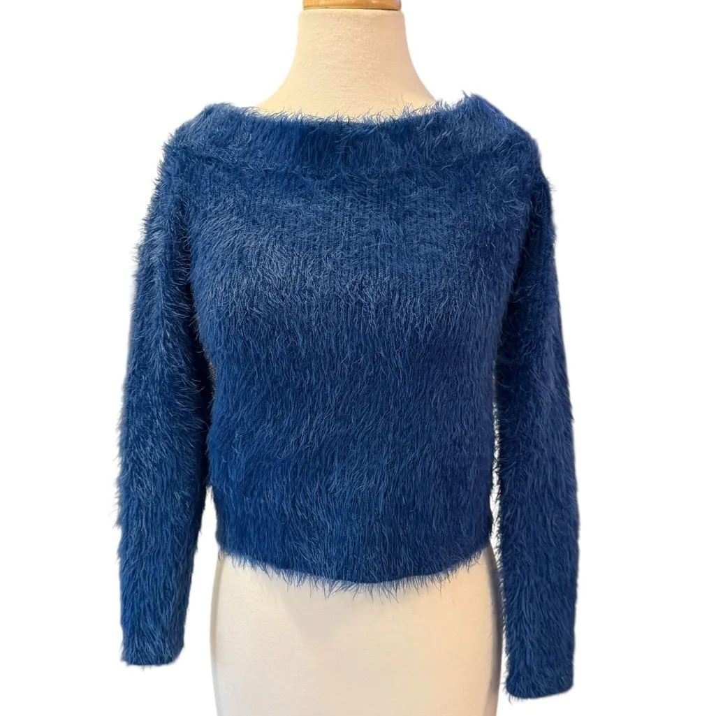 MinkPink Blue Florentine Fuzzy Off
Shoulder Sweater Cropped Eyelash Size Small - Image 4