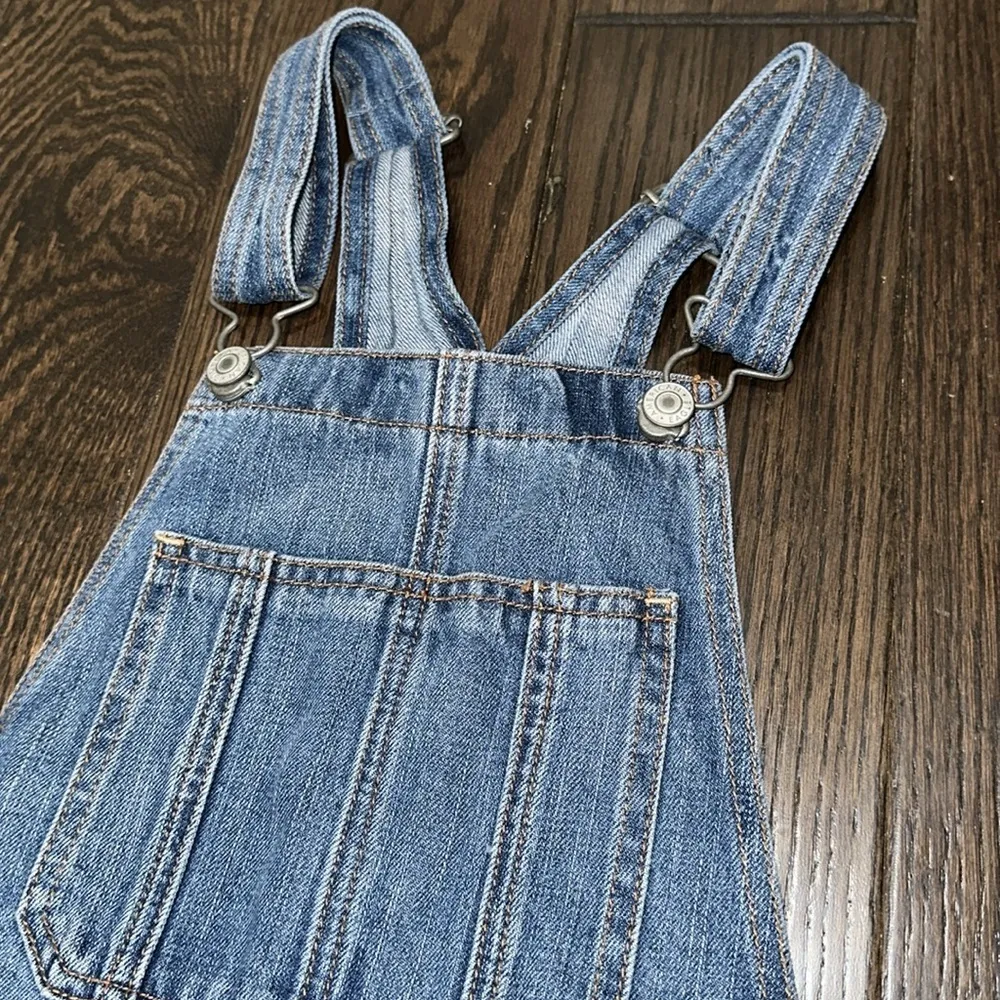 American Eagle denim distressed tomgirl overall shorts size xsmall - Image 3