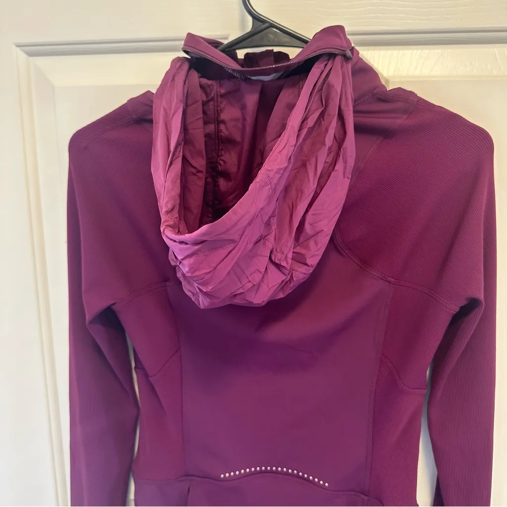 Lululemon Far and Free Jacket in Marvel Size 6 - Image 6