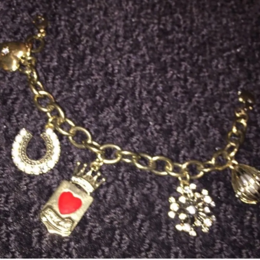 VINTAGE Princess Vera Wang Chunky Charm Bracelet - Image 4