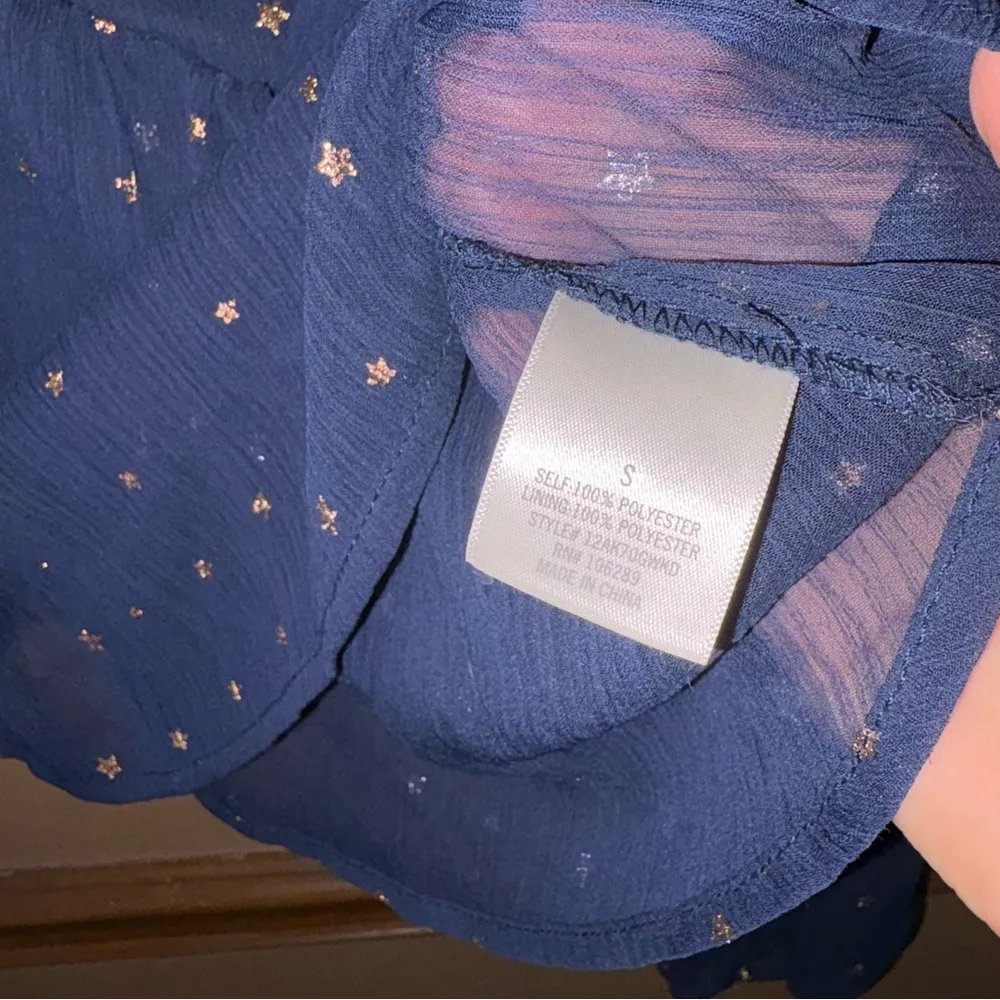 Francesca’s‎ Mi Ami Mila Star Print blouse blue gold size small - Image 5