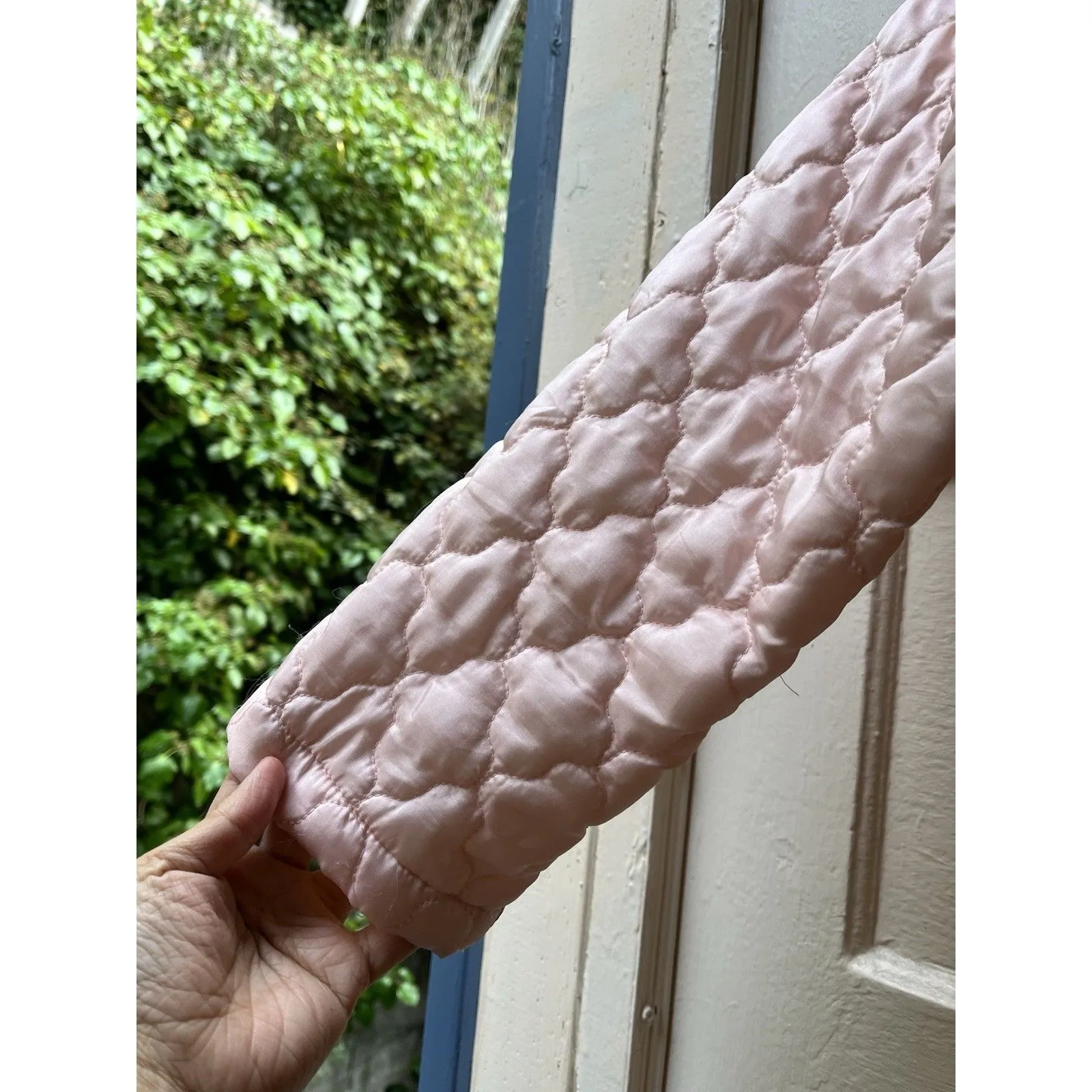 Vintage Cottagecore Grannycore Quilted Robe M Pink Floral Embroidered Rustic Size M - Image 7