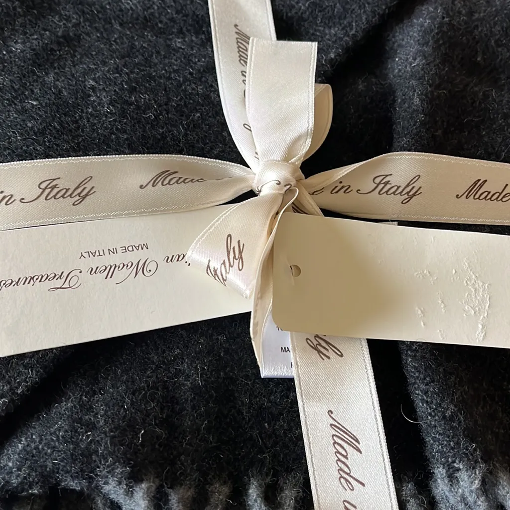 NWT Italian Woollen Treasures Luxury WOOL Cashmere Soft Scarf Fringe Gray - Image 6