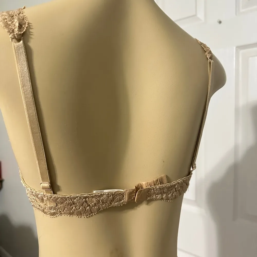 La Perla Lace Bra 32A Lightly Padded Underwire
Beige - Image 3