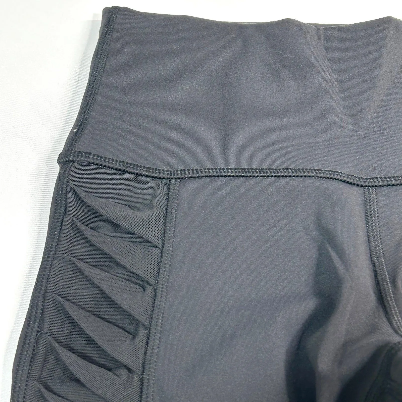 Lululemon‎ Sunshine Salutation Legging Capri 2 - Image 3