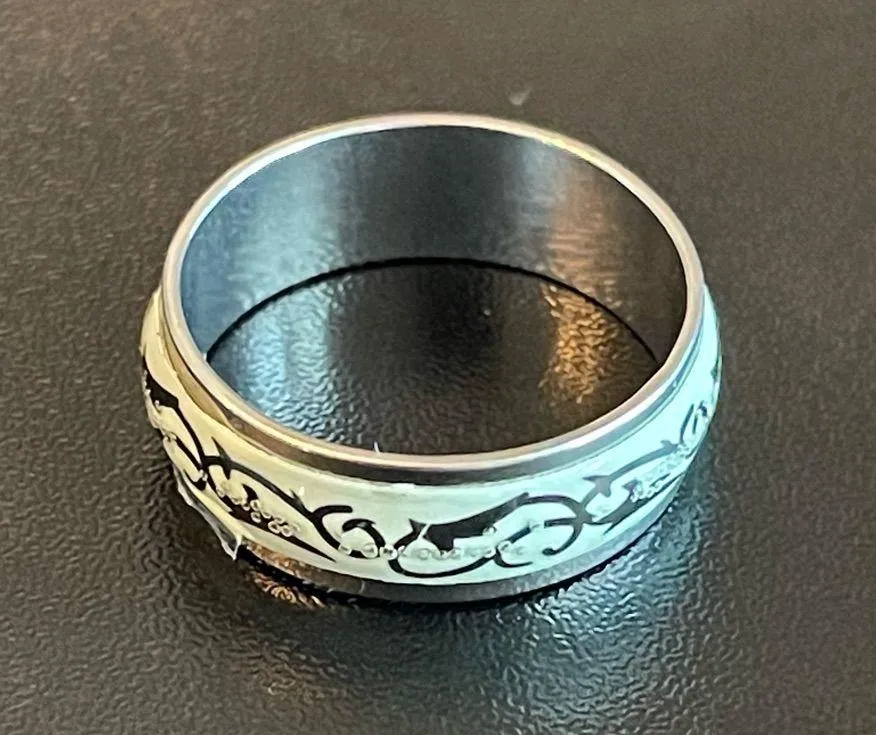 Glow in the dark vintage style ring size 8.5 Green - Image 3