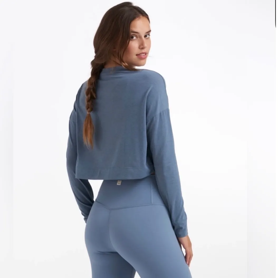 VUORI Avalon Henley Long Sleeve Size Medium In Cloud Blue NWT - Image 2