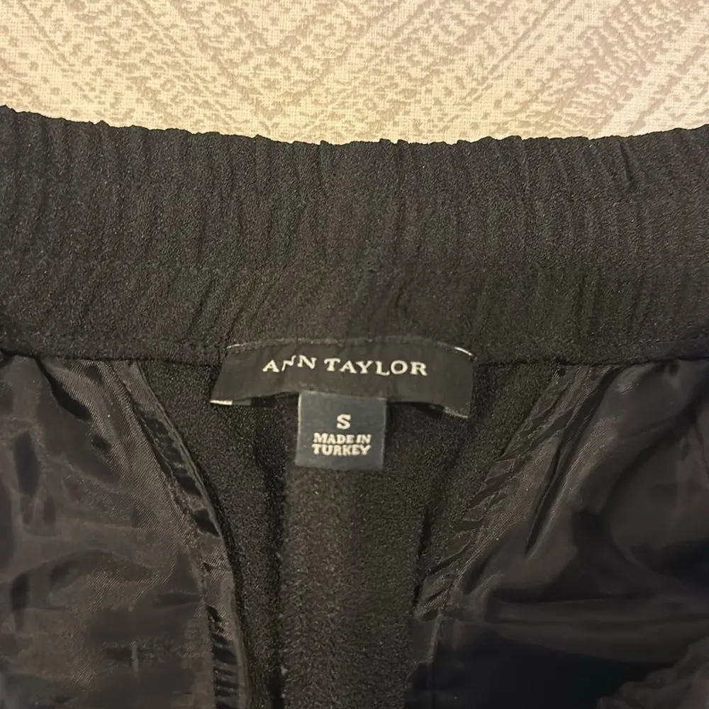 Ann Taylor Women’s Black Elastic Waist Dress Pant Joggers w/ Faux Leather Trim - Image 4