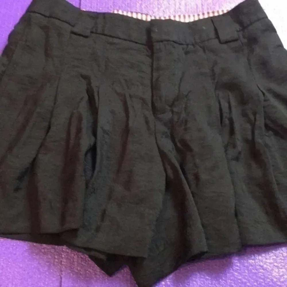 Guess  ladies  shorts S - Image 11