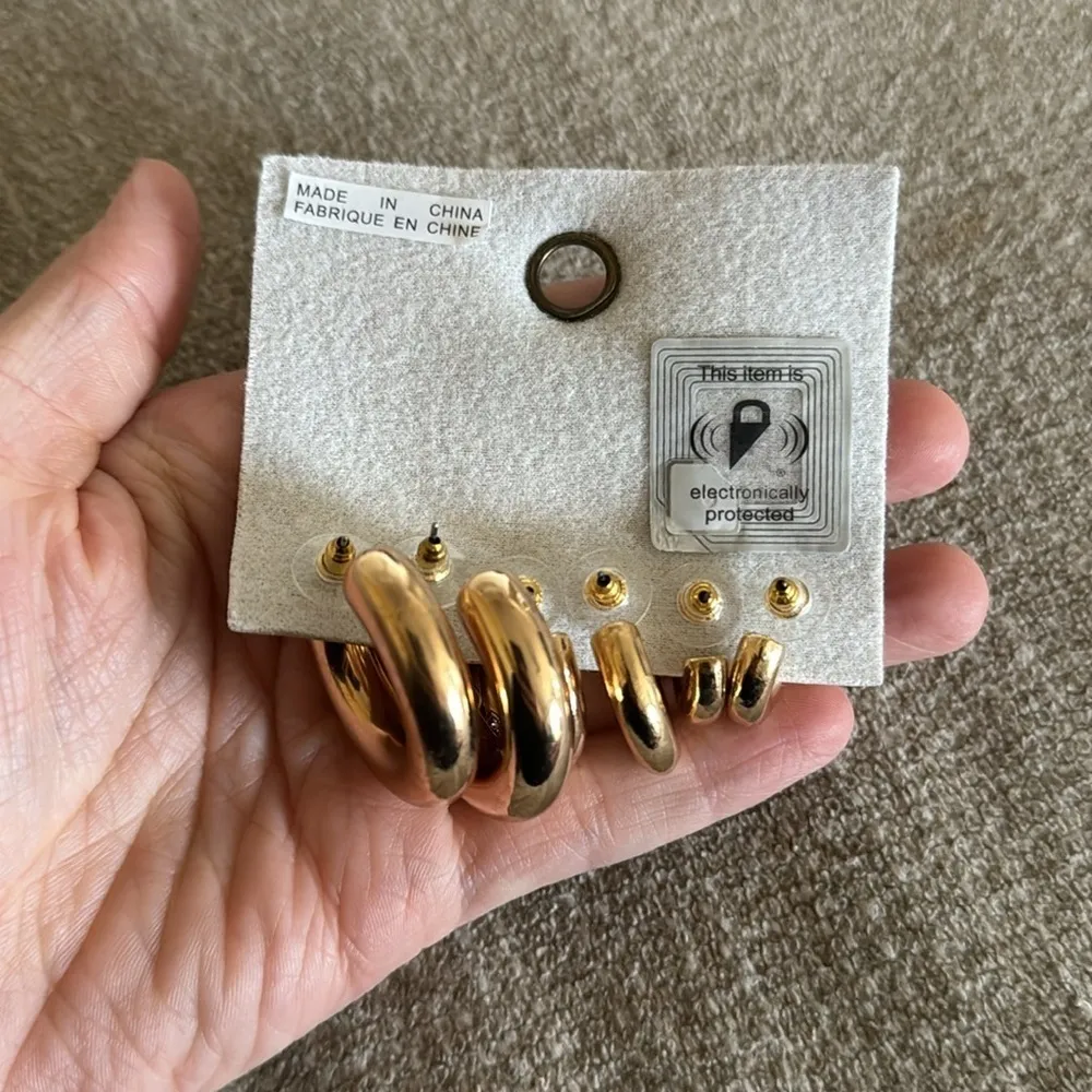 Urban Outfitters Gold Chubby Hoop 3 Set Multi Size Earrings - Image 3