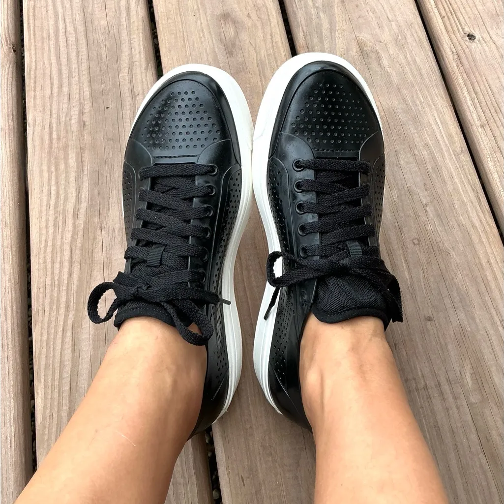 CROCS sneakers SO CUTE 🖤🖤 - Image 2