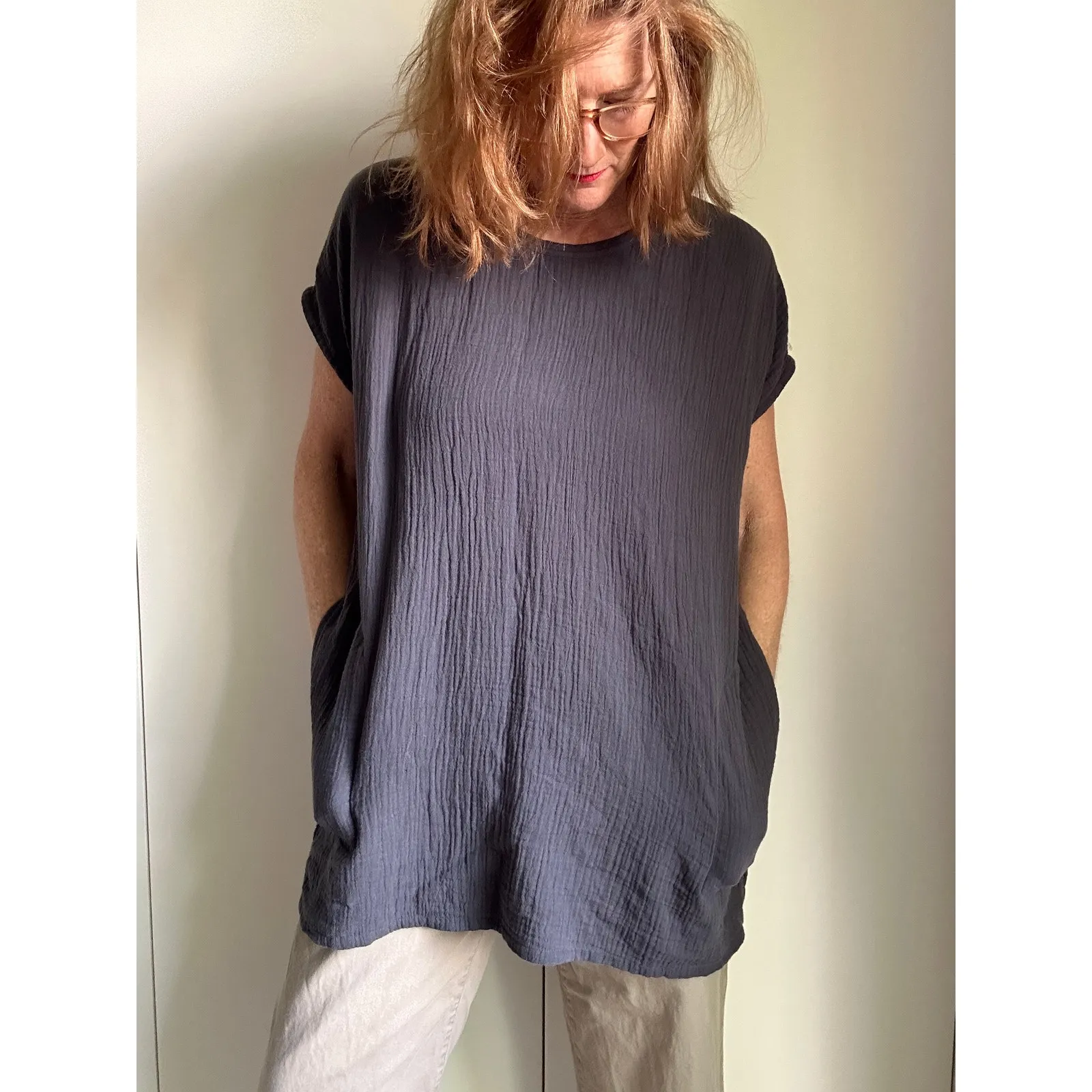 J Jill Crinkled Tunic Top Organic Cotton Grey Lagen look Boat Neckline Size Med - Image 8