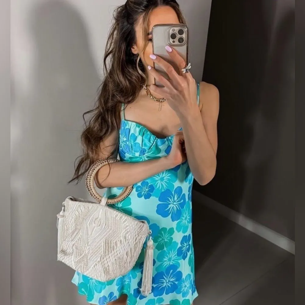 Zara mini floral dress bloggers favorite Size M - Image 4