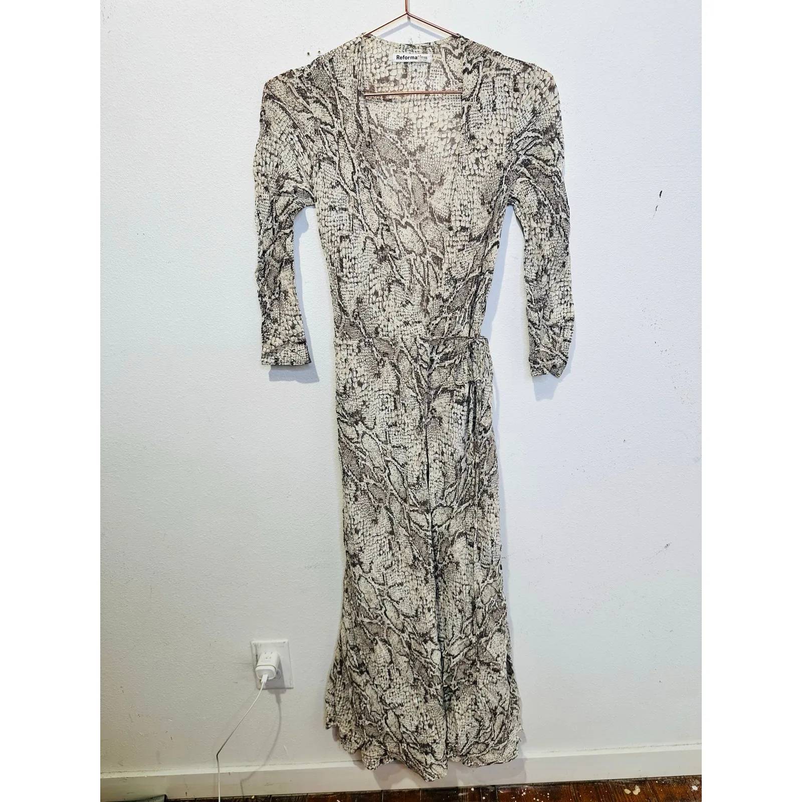 REFORMATION Grey Beige Animal Print Jaz Crepe Midi Wrap Python Snake Dress sz XS - Image 3