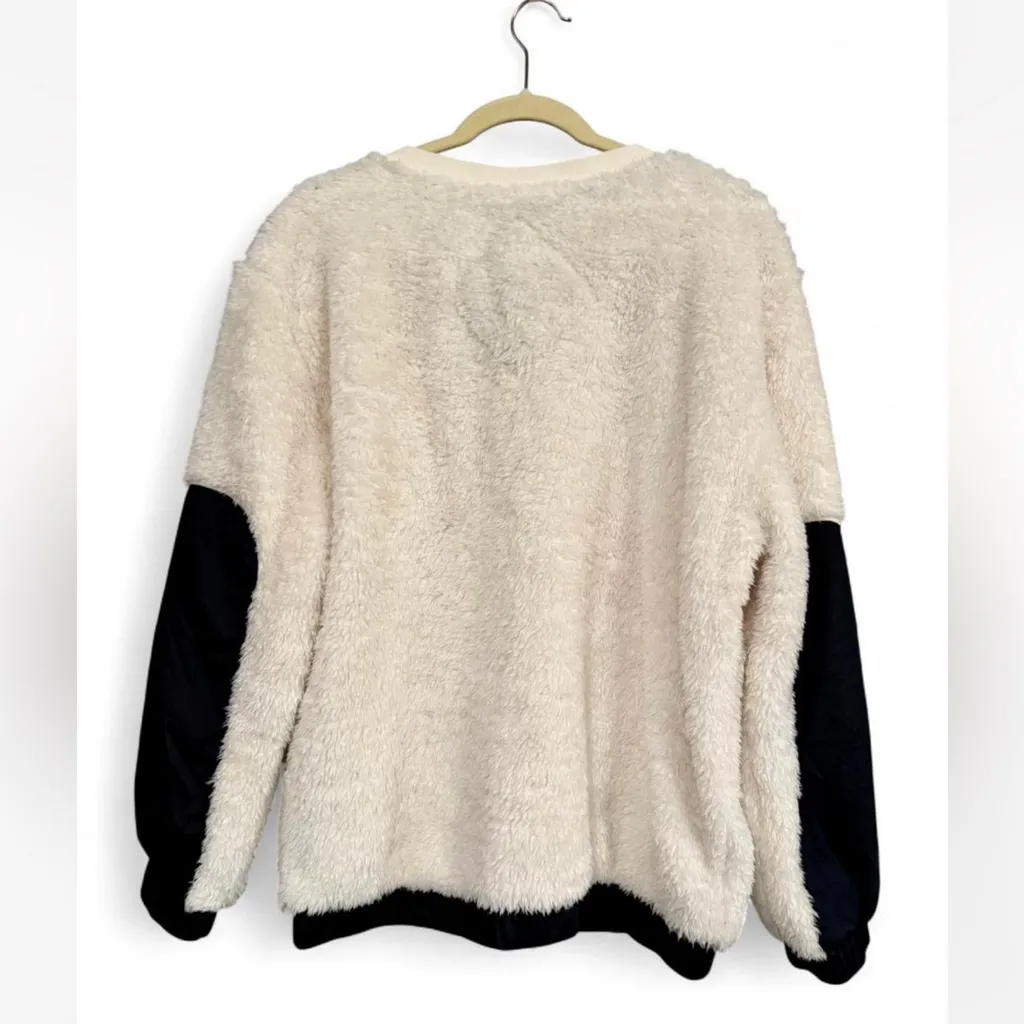 UGG Women's Cream and Black Sherpa Sweater - Image 3