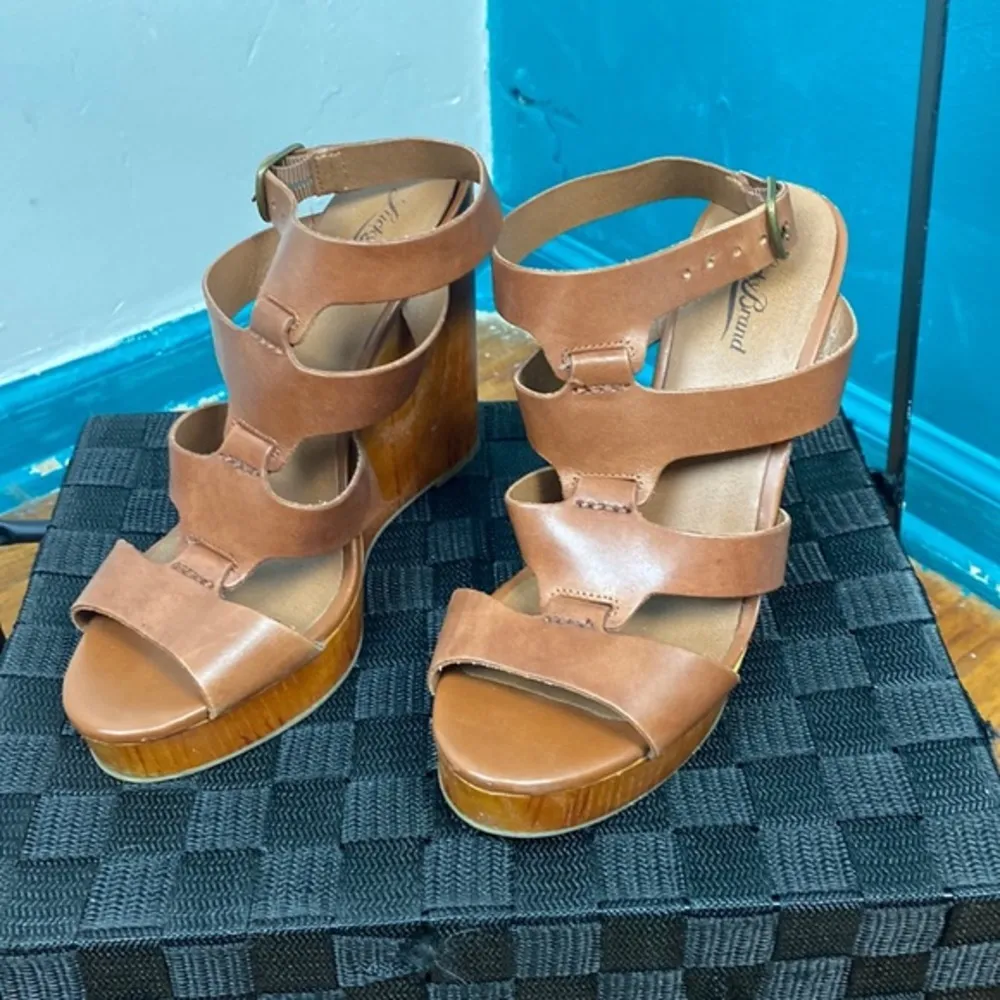 Lucky Brand Platform wedge sandals with ankle strap. Comfortable and versatile - Image 2