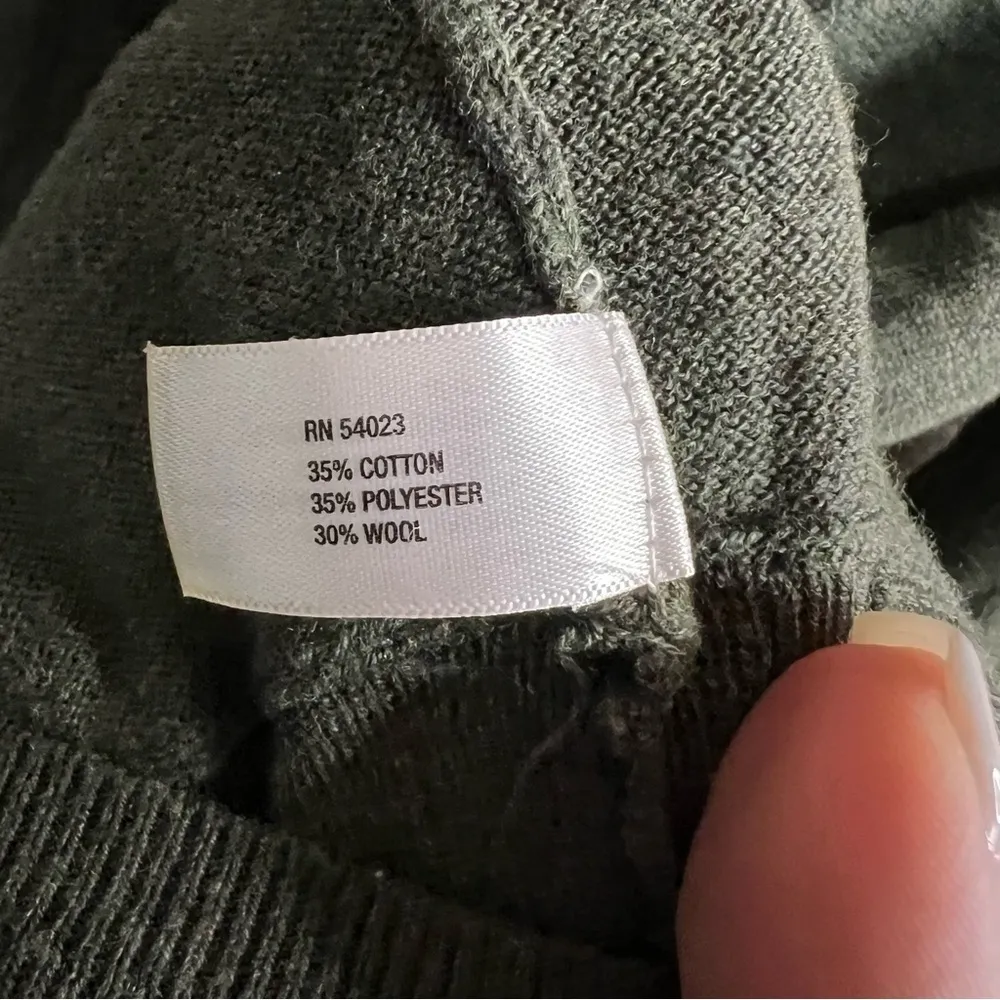 Gap Forrest Green Wool Blend V-Neck Lightweight Sweater - Image 3