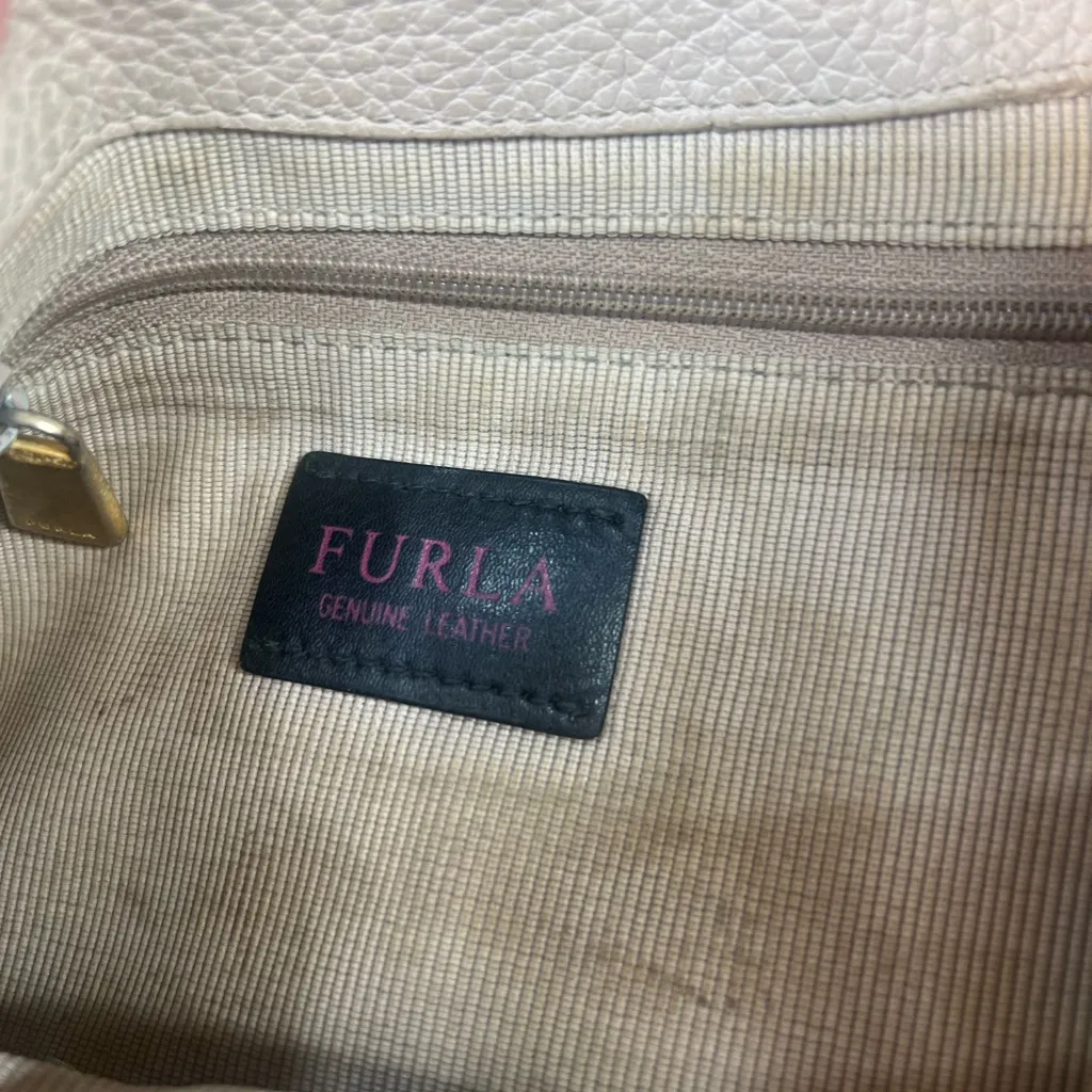 Furla vintage Women's Cream Leather Shoulder Bag - Image 8