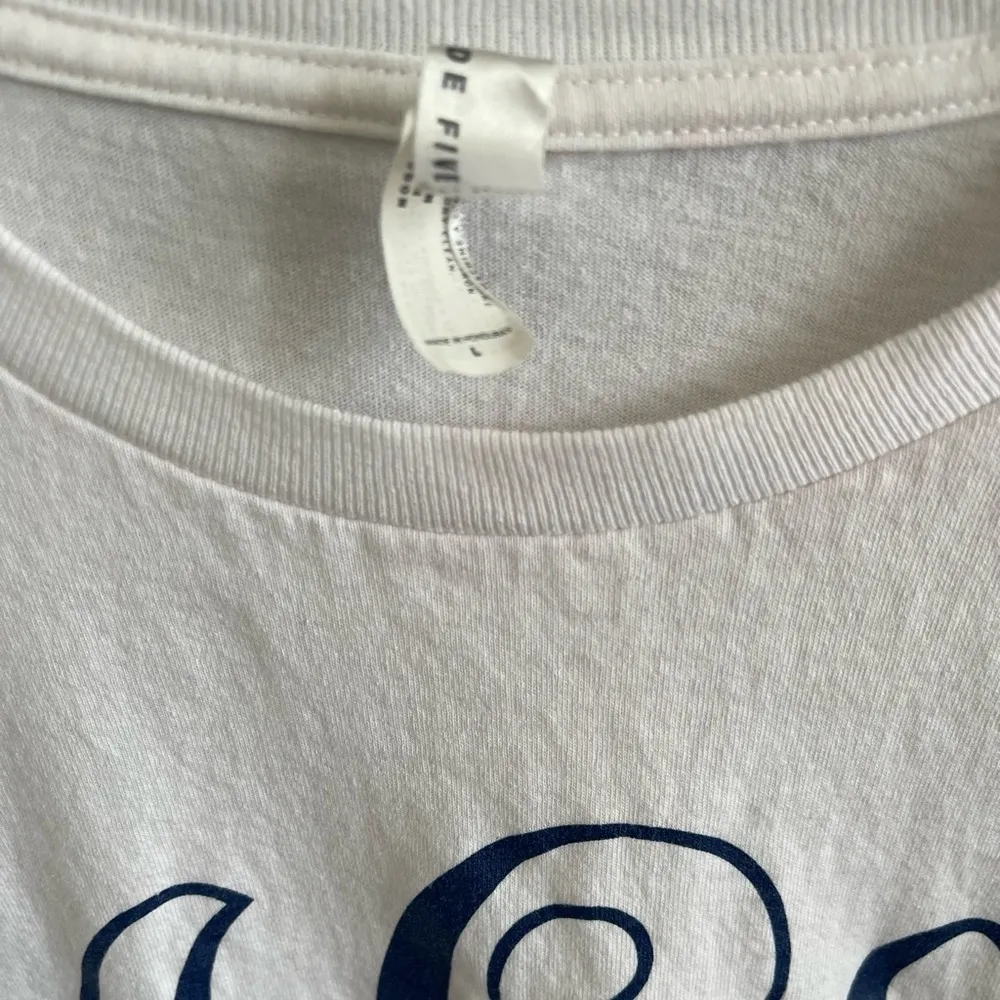 Alpha Omicron Pi USA Tee Size L - Image 2