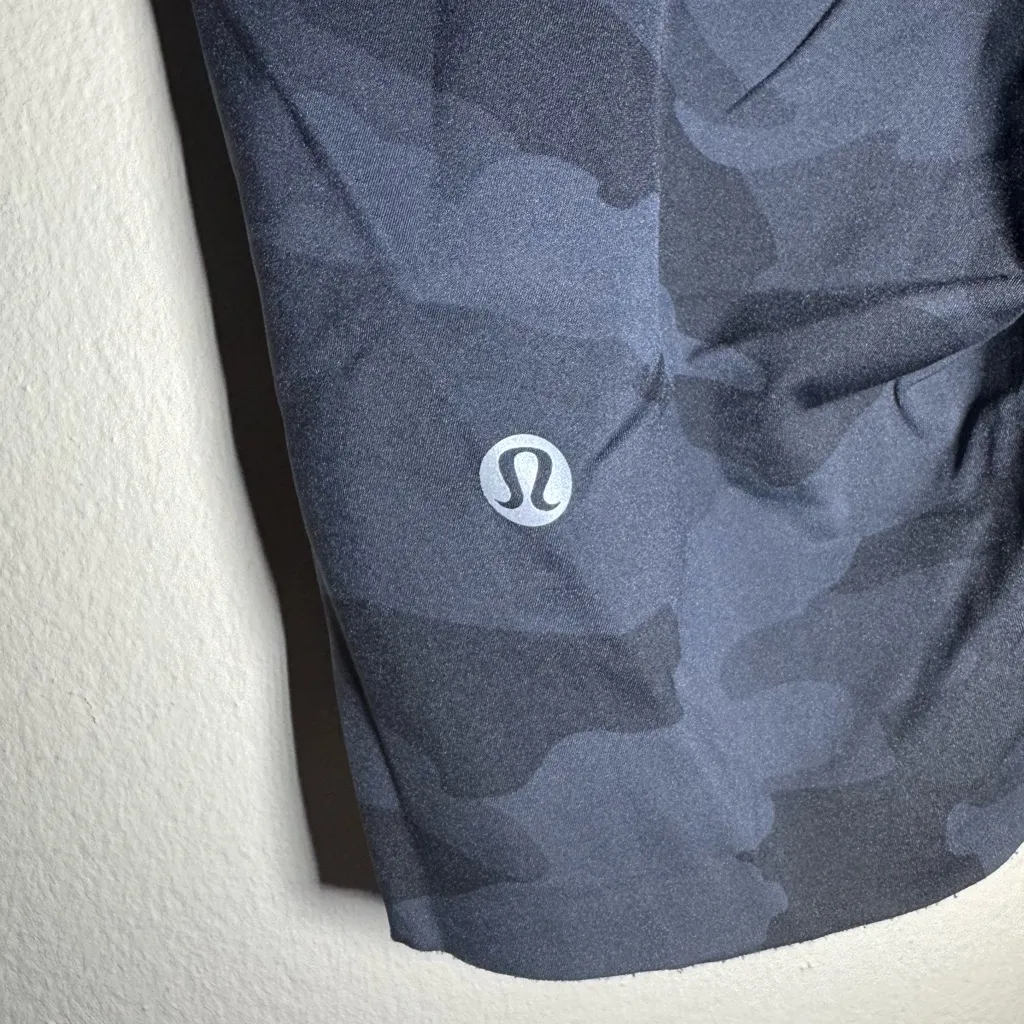 Lululemon Base Pace High-Rise Short 8"
Heritage 365 Camo Deep Coal Multi… - Image 3