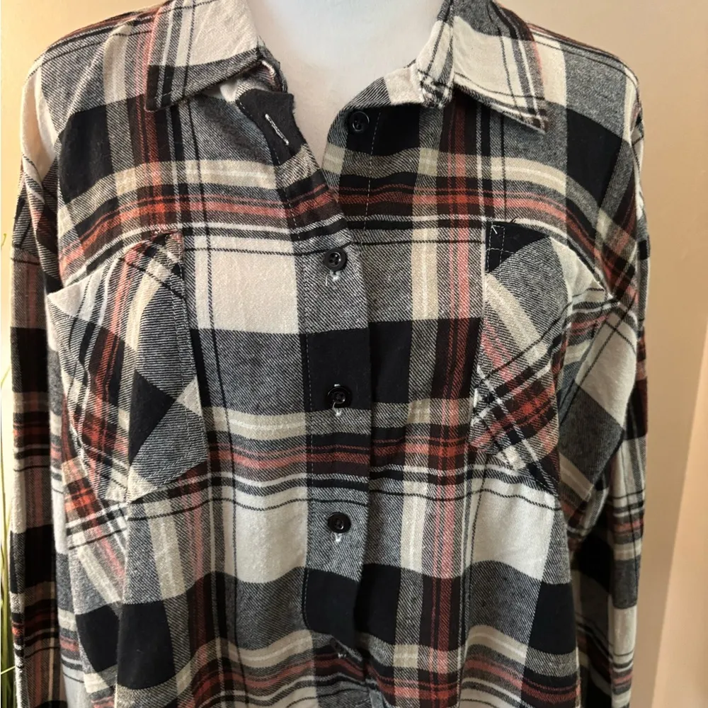 Black & Red Plaid Crop Button Up Flannel Shirt Size XL - Image 5