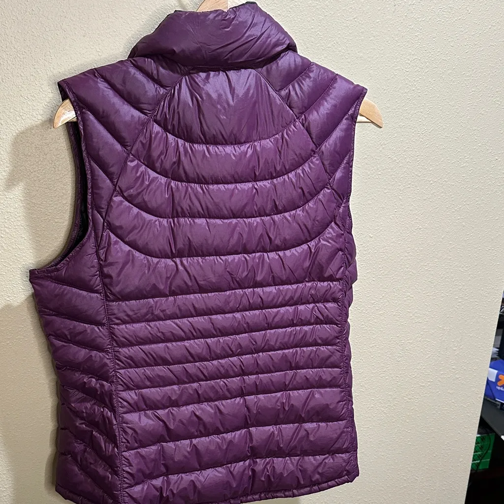 Bernardo Medium Reversible Goose Down Vest - Image 6