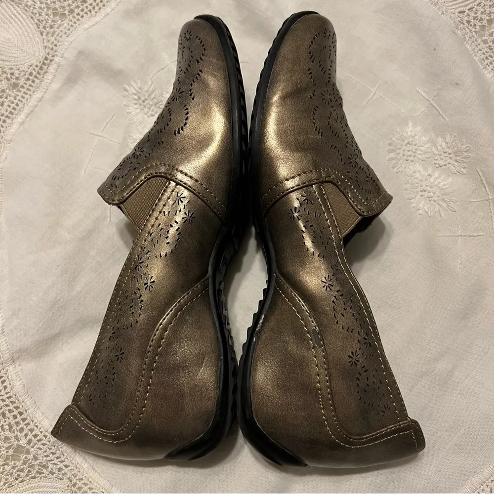 Easy Street Bronze Metallic Slip On Shoes Women’s Size 7.5 Lazer Cut Design - Image 7