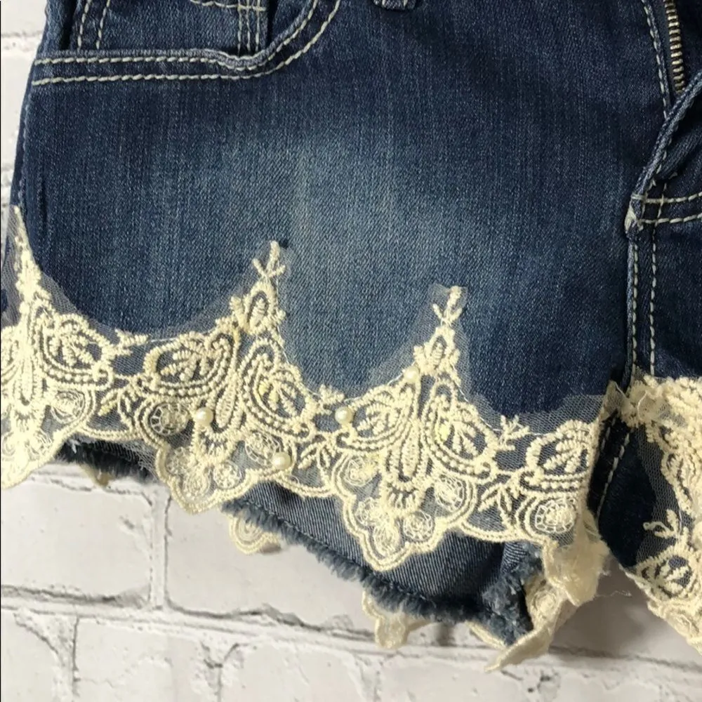 Almost Famous daisy dukes juniors - Image 6