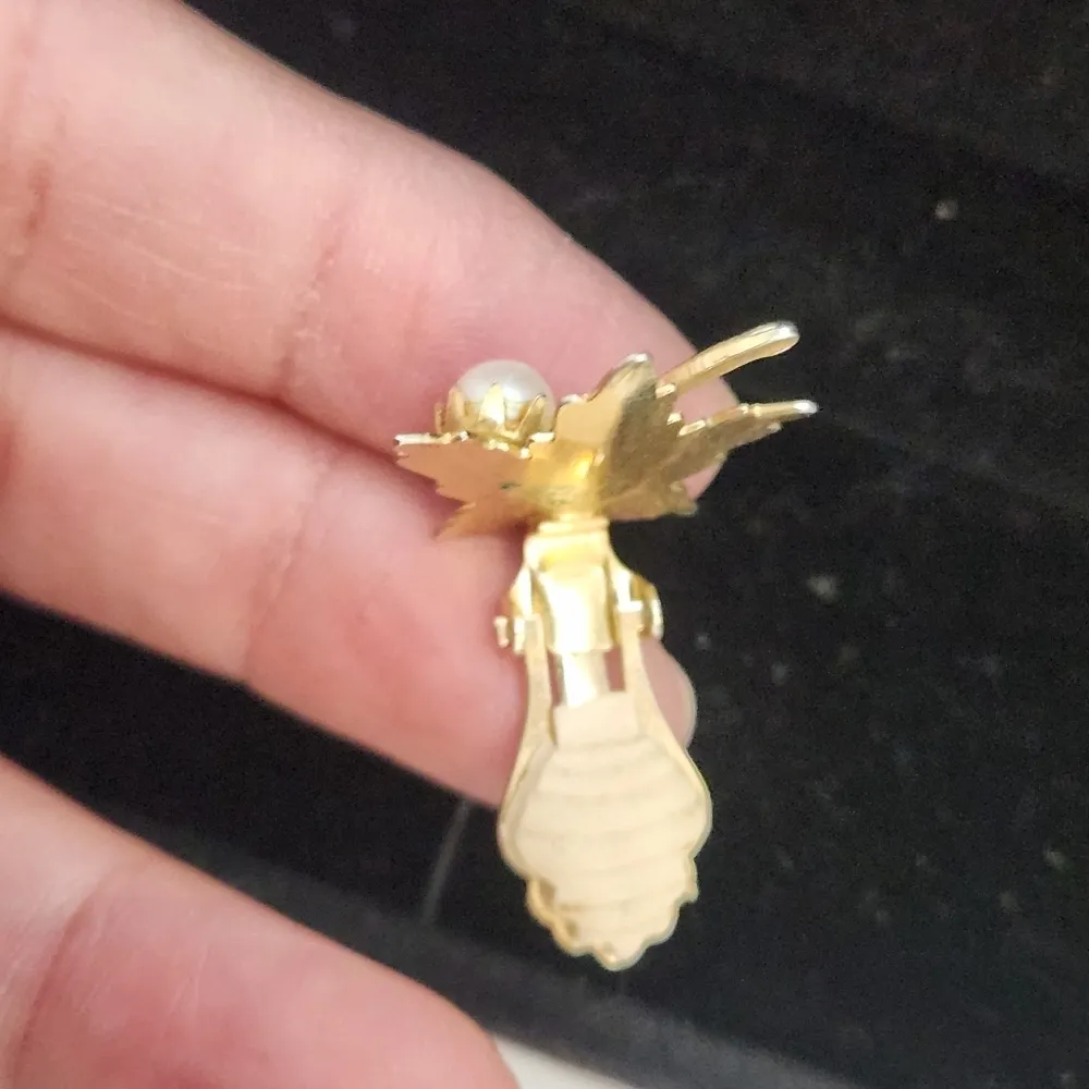 Sarah Cov Antique Vintage Gold Pearl Maple Leaf Brooch & Clip Earring Set - Image 12