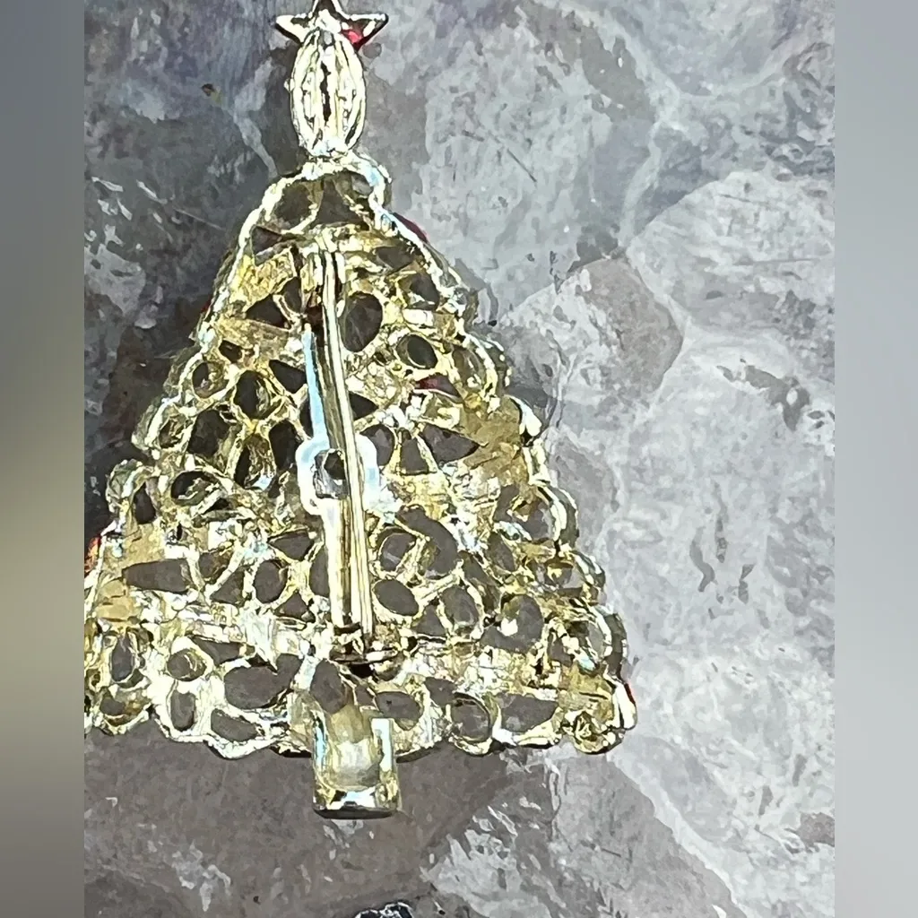 Vintage Gold Tone‎ & Red Enamel Ribbon Accent Christmas Tree Pin Brooch - Image 2