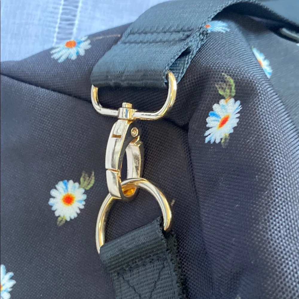 Alice + Olive X FABFITFUN DUFFEL Daisy Bag Black - Image 10