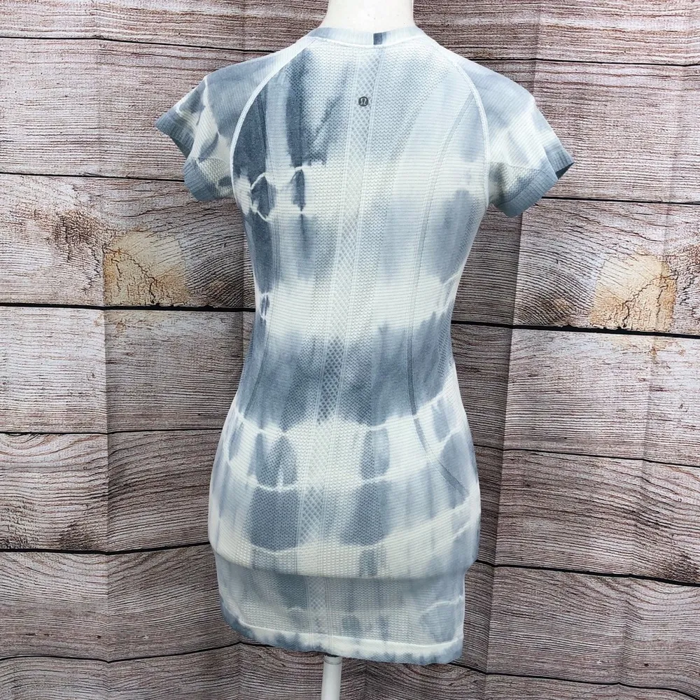 Lululemon Swiftly Tech Blue Tie Dye Short Sleeve T Shirt Size 6 - Image 5