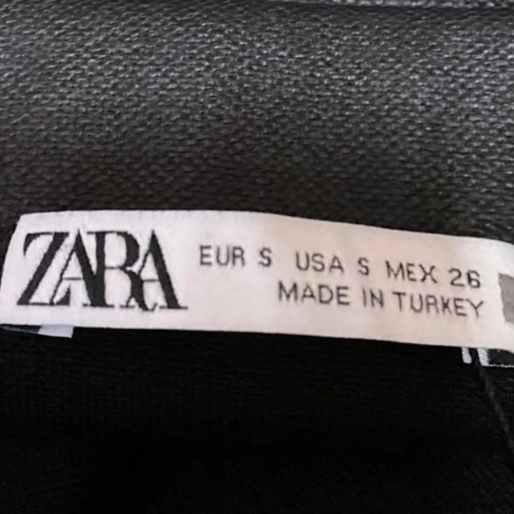 Zara Women's Black Metallic Faux Vegan Leather Mini Pencil Bodycon Skirt Size S - Image 4