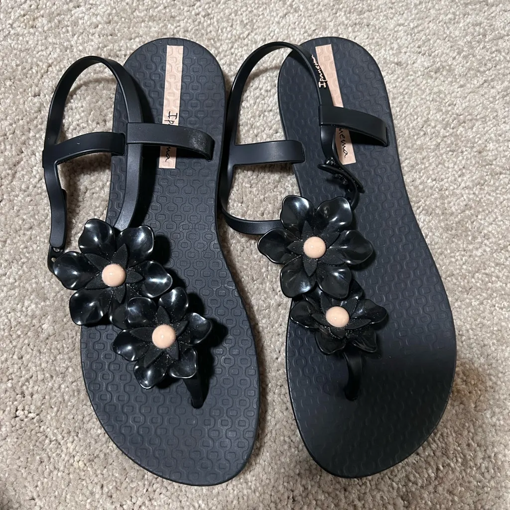 Ipanema Sandals size 6 Black - Image 3