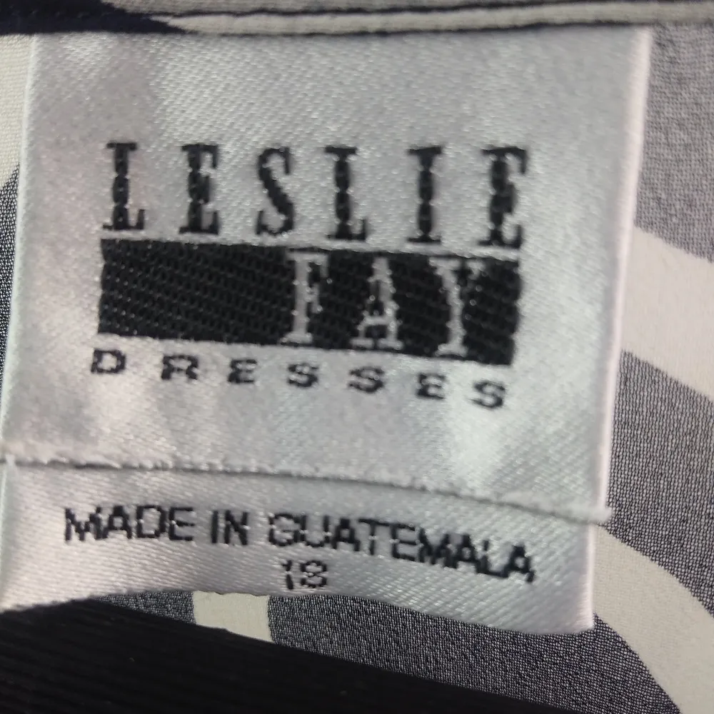 Leslie Fay 18 Black Creme Sheer Duster Plus - Image 4