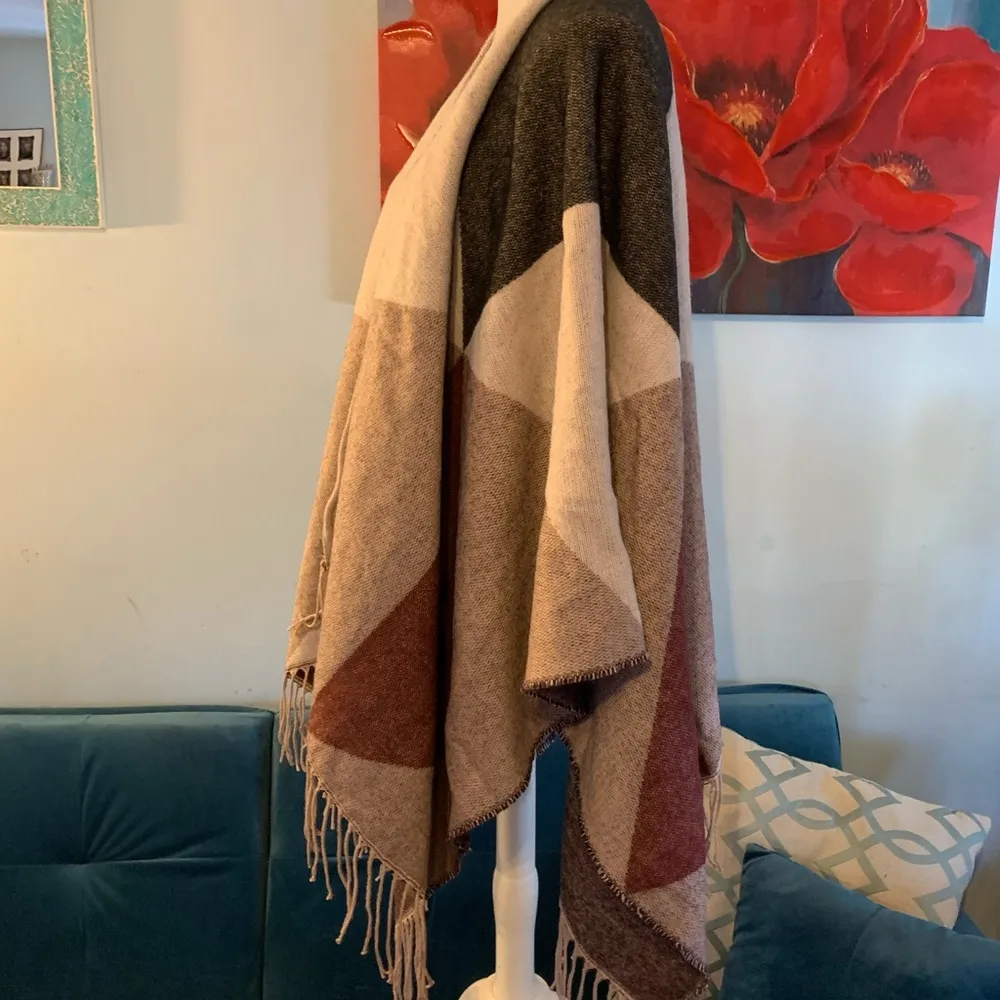 NEW Cato Women's Blanket Wrap Chic Shawl Cape Poncho One Size Fringe - Image 3