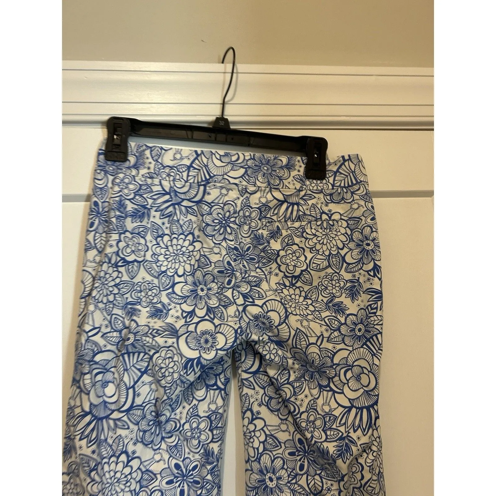 Lilly Pulitzer Size 2 Cropped Capris Pants Palm Beach Fit Blue White Floral Prep - Image 5