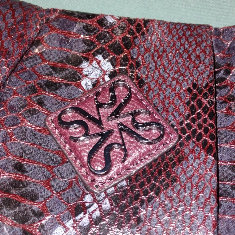 Simply Vera Wang purse. (B) Gray - Image 3