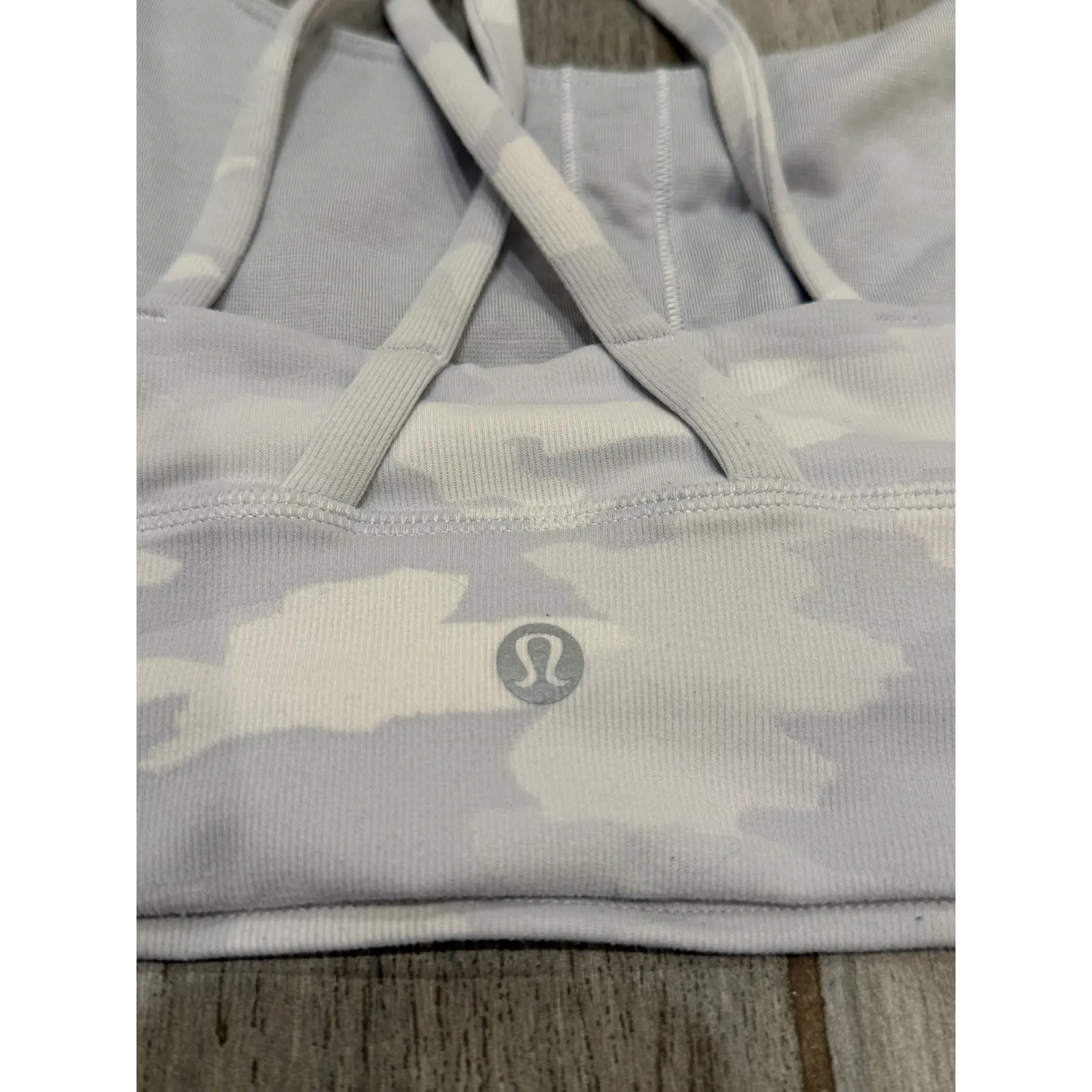 Lululemon Energy Bra Long Line Size 8 Incognito Camo Alpine White Multi Sporty - Image 6